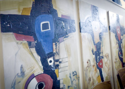 Bilder des Lüdinghausener Künstlers Alfred Gockel hängen im Abschiedshaus